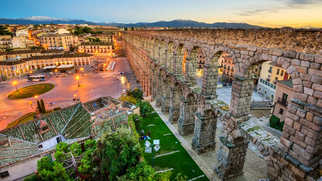 Roman aqueduct and Plaza del Azoguejo at dusk in Segovia, Castilla y León, Spain