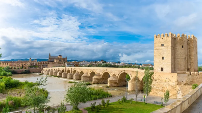 The Roman bridge and Torre de la Calahorra in Córdoba, Andalucía, Spain