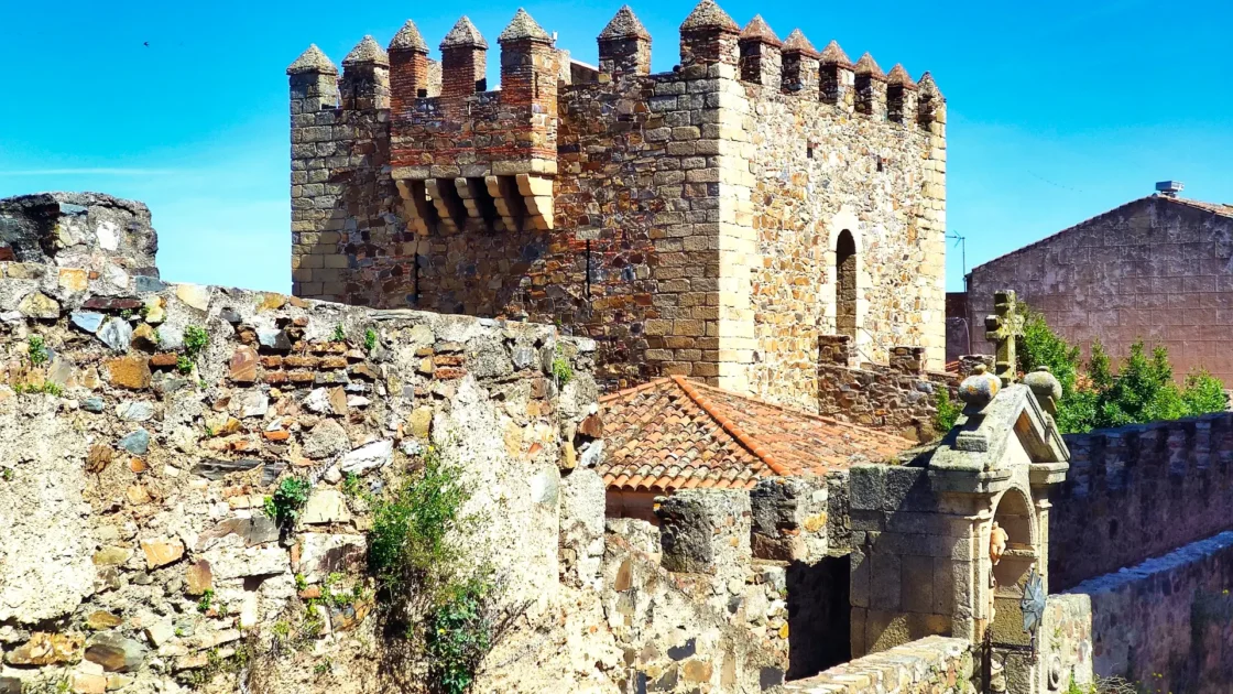 The battlemented Torre de Bujaco rising above the walls of the old town of Cáceres, Extremadura, Spai