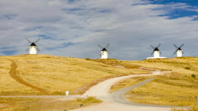 Windmills on the plains of La Mancha near Alcázar de San Juan, Castilla-La Mancha, Spain
