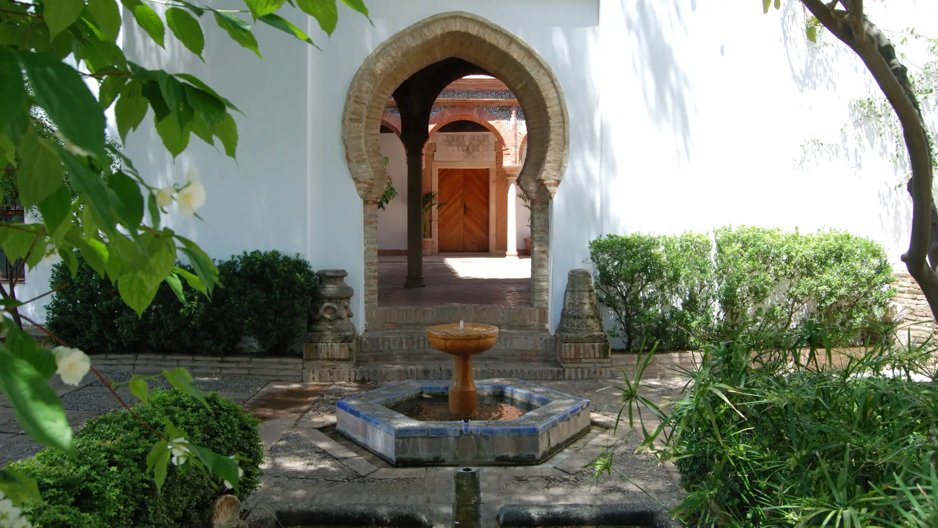 A Moorish patio with fountain at the Palacio de Mondragón in Ronda, Andalucía