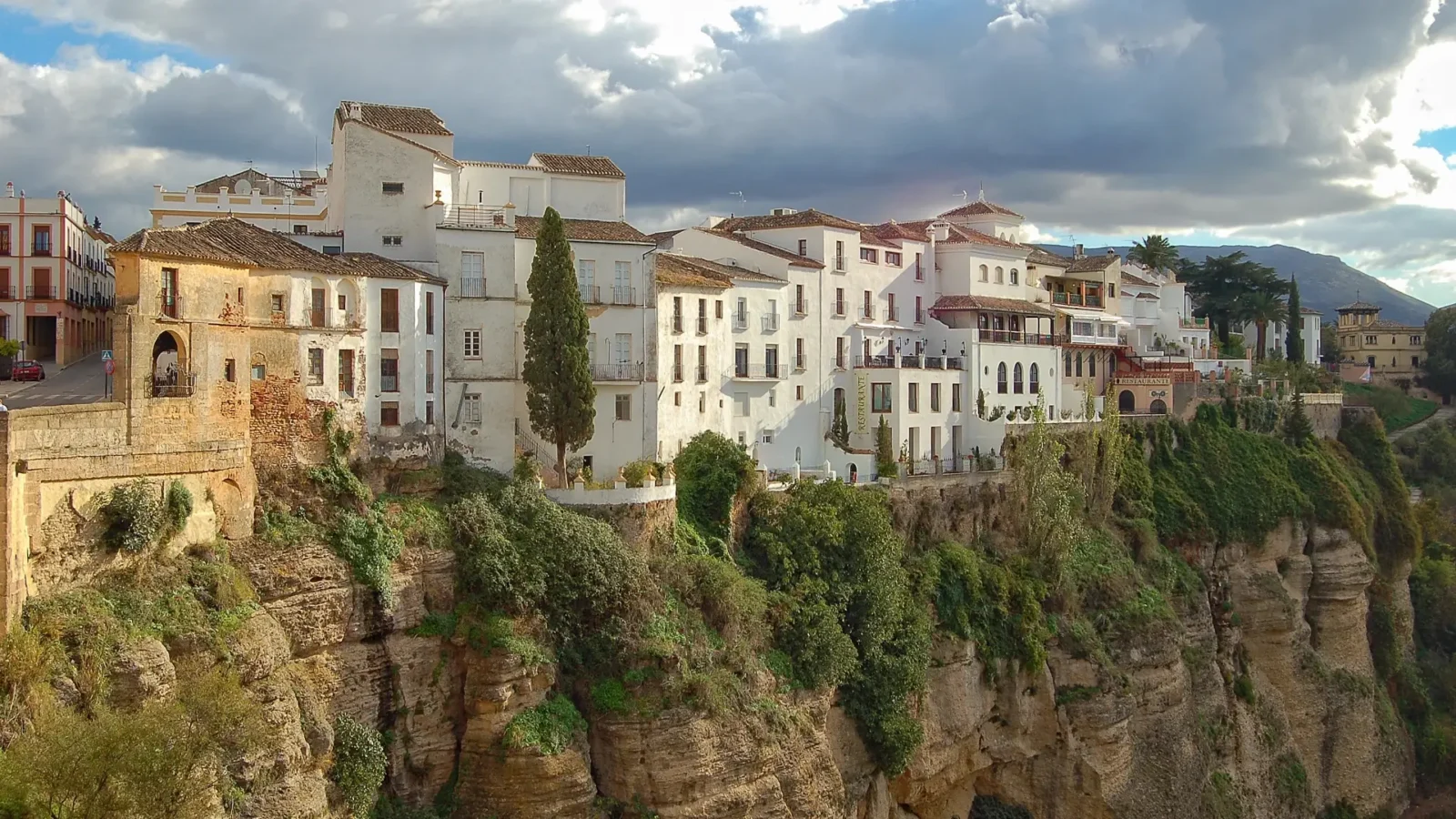 White houses on the cliff edge of Ronda, Andalucía, Spain