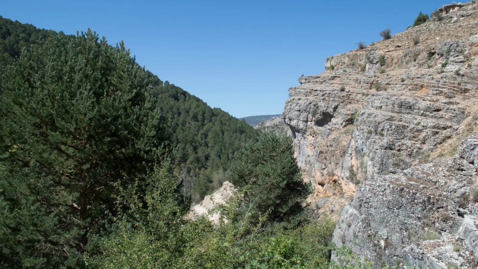 The PNSC-S06 walking trail in the mountains near Tragacete, Castilla-La Mancha, Spain