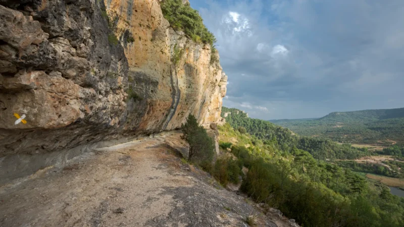 The La Raya and Escalerón clifftop trail above Uña, Castilla-La Mancha, Spain